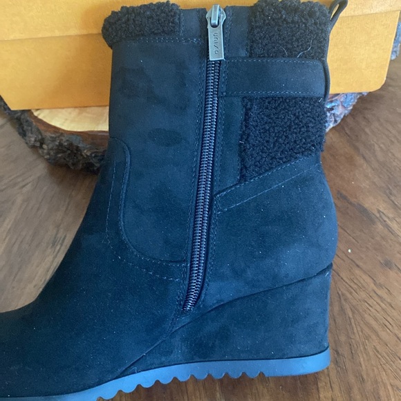 NWT Unisa Colbie wedge black suede booties size 7 - Picture 6 of 8